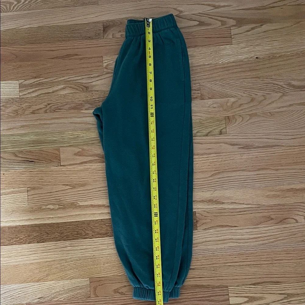 Hollister xs short green sweatpants - Picture 3 of 3